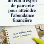 Femme réfléchissant à ses finances avec un carnet et un stylo, symbolisant le changement d'état d'esprit