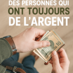 Illustration d'une femme joyeuse tenant un porte-monnaie avec des pièces.