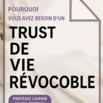 Illustration d'une femme consultant un notaire sur une fiducie révocable et la planification successorale