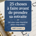 Une femme souriante planifiant sa retraite avec des documents devant elle.