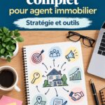 Femme d'affaires développant un plan pour son agence immobilière.
